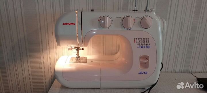 Швейная машина Janome