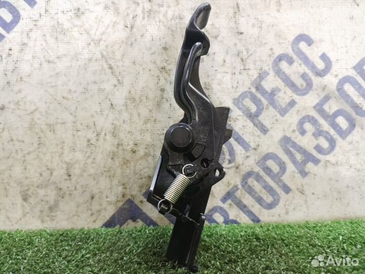 Ручка открывания багажника Toyota Mark X седан 2.5