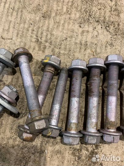 Болт крепления рычага задний Mazda 3 BM pevps 2017