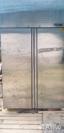 Холодильный шкаф
