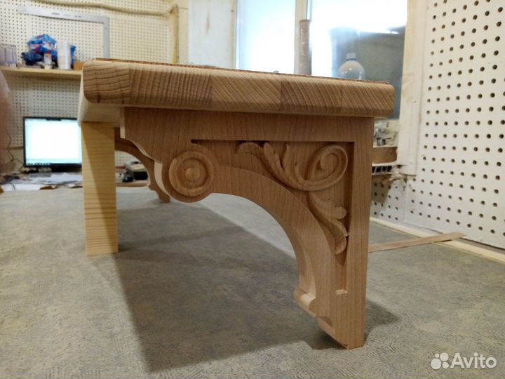 Резная полка из бука
