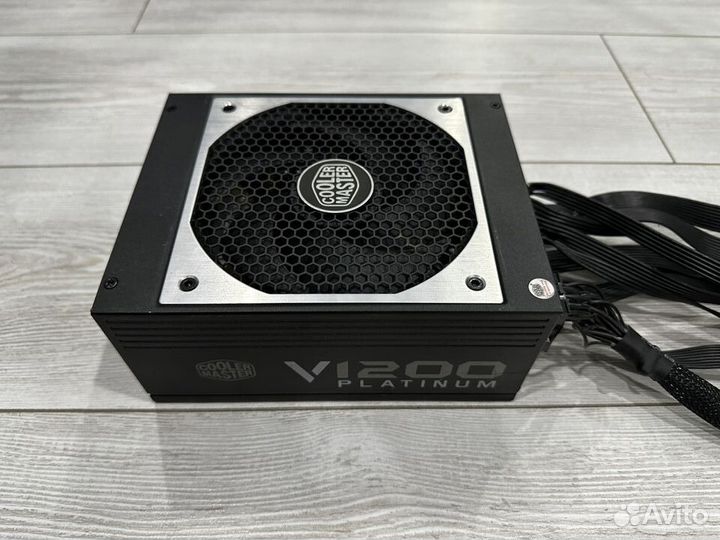 Блок питания Cooler Master V1200 Platinum