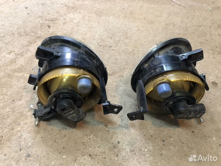 Противотуманнки VW Touareg (правая и левая) оригин