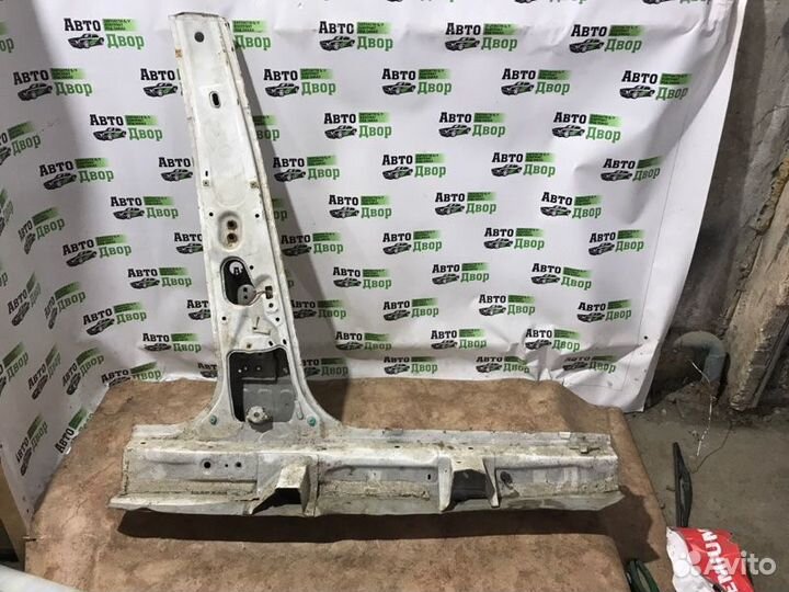 Центральная стойка кузова левая Toyota Mark Ii