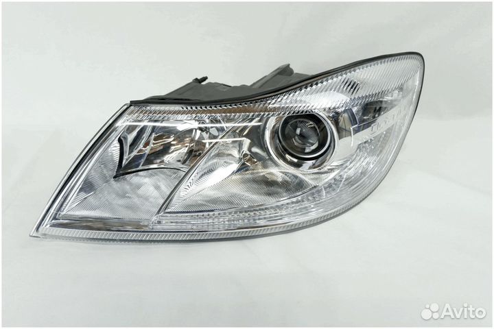 Фара передняя левая на Skoda Octavia 2 A5 (08-13)