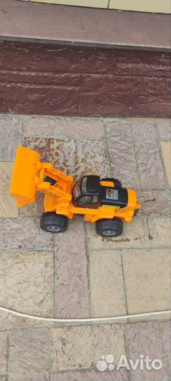 Полесье: самосвалы, пожарная машина, трактор