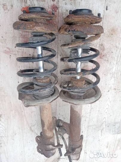 Стойка амортизатора Hyundai Santa Fe (SM) 2004