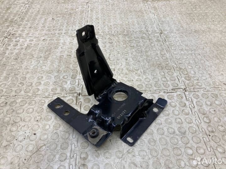 Кронштейн бампера передний левый Mercedes-Benz