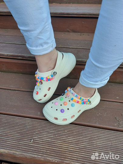 Летняя обувь типа crocs с бусами