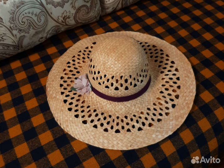 Шляпа женская соломенная с широкими полями
