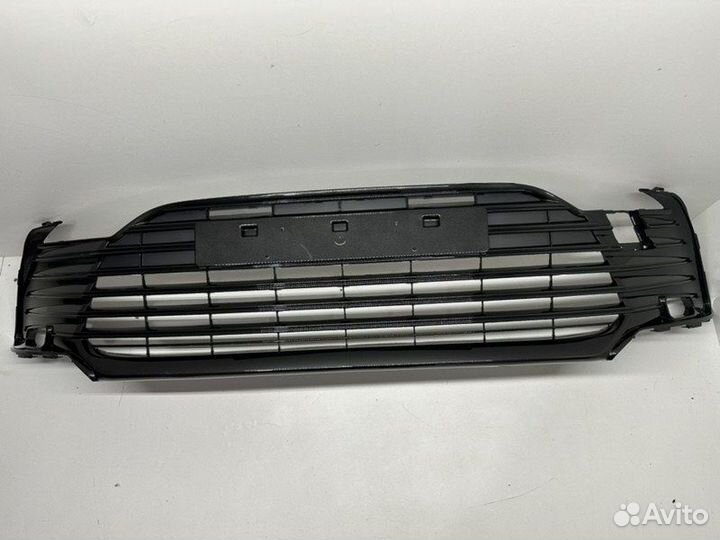 Решетка в бампер передняя Toyota Camry V75