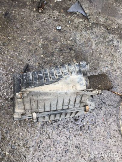 Корпус воздушного фильтра на Opel Vectra B