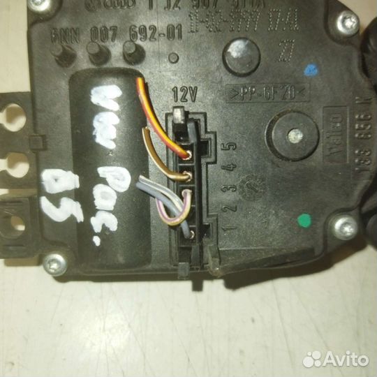 Моторчик заслонки отопителя VW Passat B5