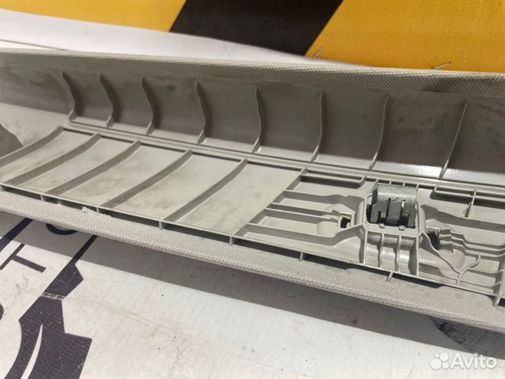 Обшивка стойки правая. Mercedes E W213 654.920