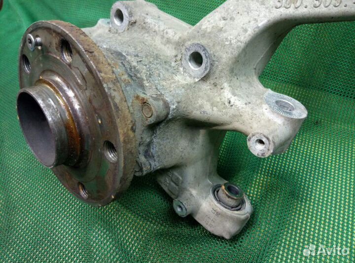 Кулак поворотный задний правый Audi Q3 Quattro 8UB