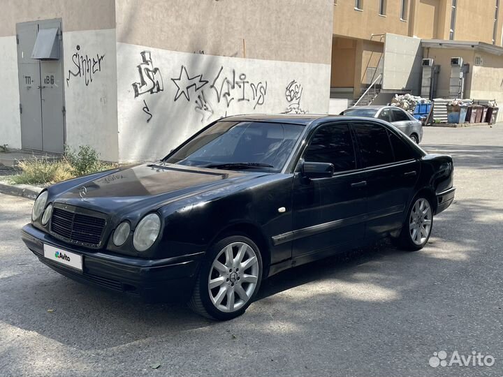 Mercedes-Benz E-класс 2.4 AT, 1998, 555 850 км