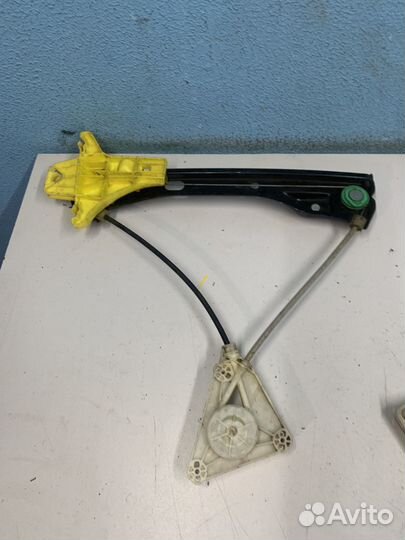 VW Polo стеклоподъемник задний левый 6RU839461E