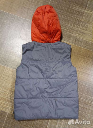 Жилетки и джинсы на мальчика р 152