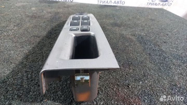 Кнопки стеклоподьемника Sorento 1