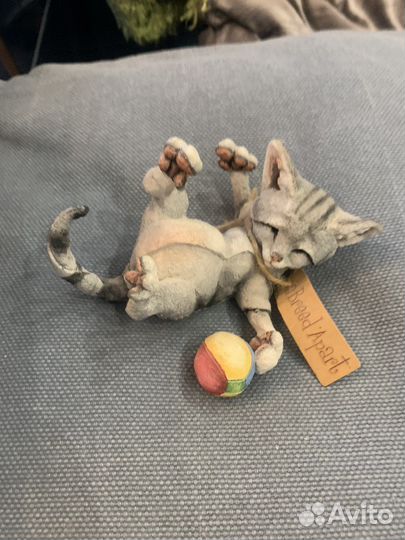 Статуэтка Котенок, играющий с мячиком