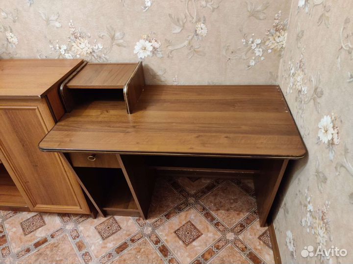 Учебный / компьютерный стол