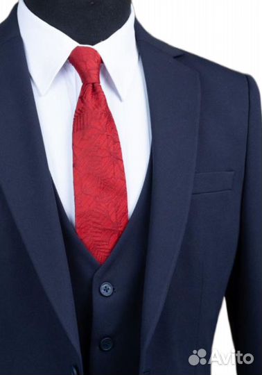 Мужской костюм в бизнес класс темно синий