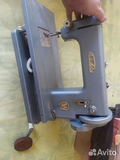 Швейная машина Белка