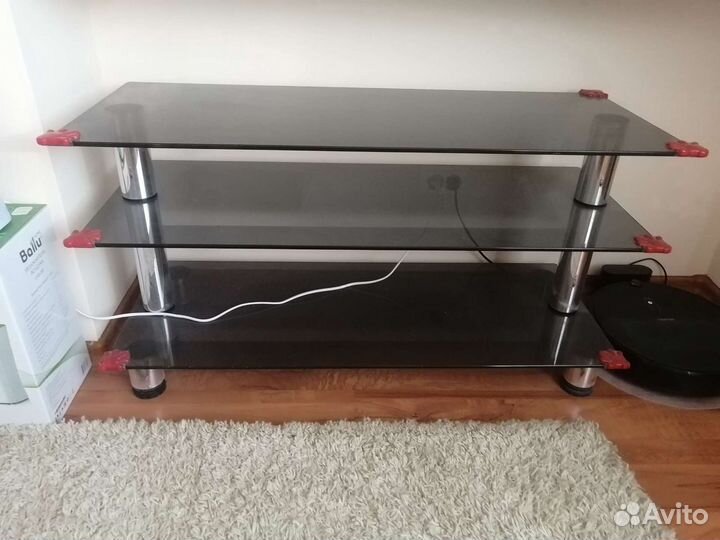 Стеклянный стол
