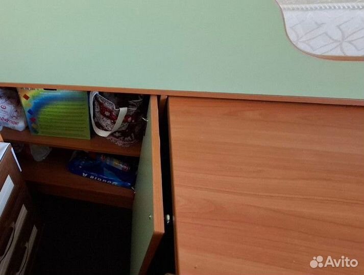 Кровать чердак со столом и шкафом бу