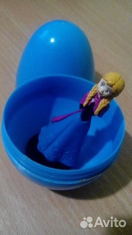 Игрушки из Киндер-сюрприза макси и волчки Несквик