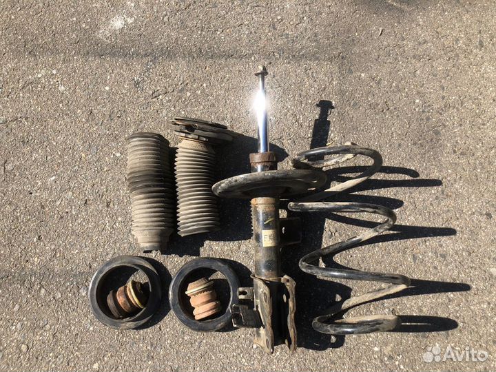 Стойка на Nissan Teana 2