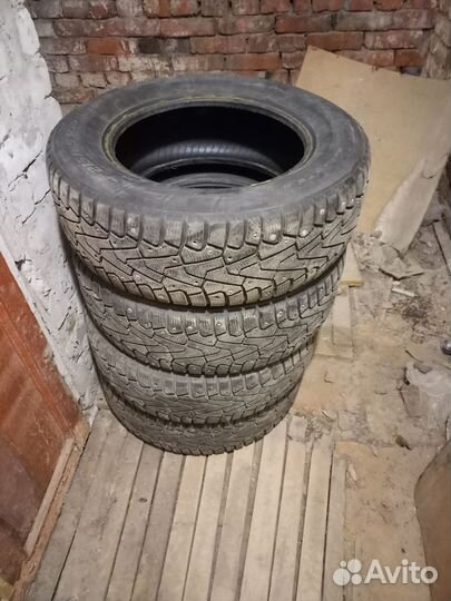 Pirelli Ice Zero 2 215/65 R16