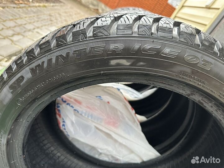 Dunlop SP Winter Ice 03 235/45 R18 98T