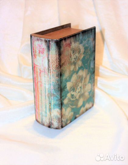 Небольшая шкатулка 