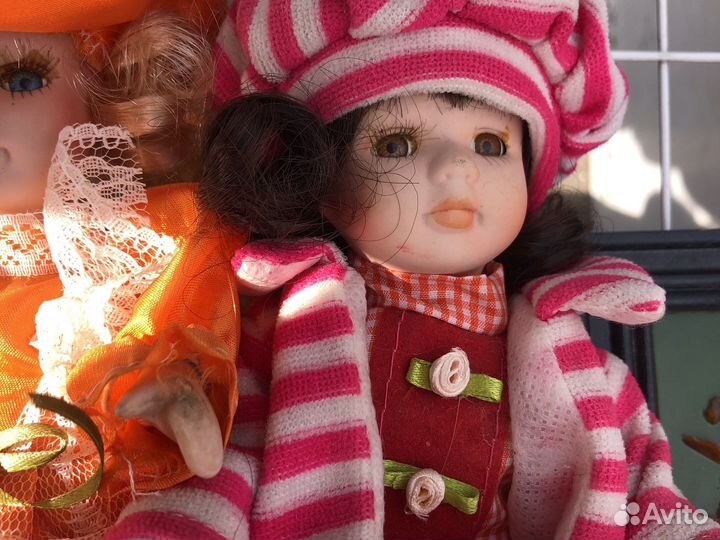 Куколка фарфоровая