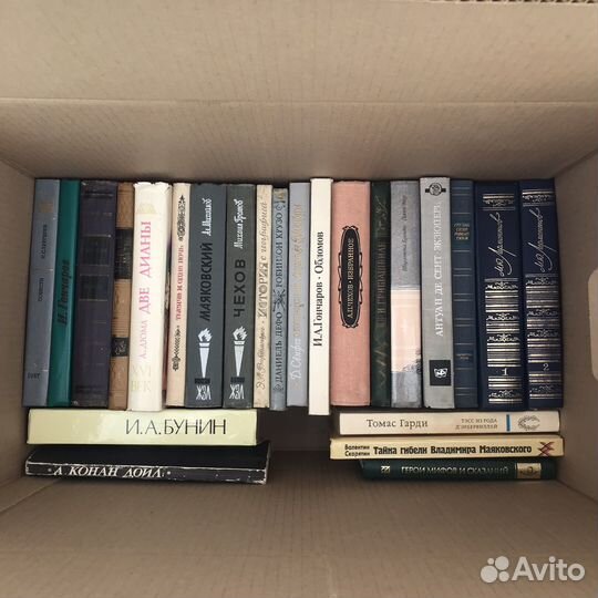 Огромная коробка книг цена за все