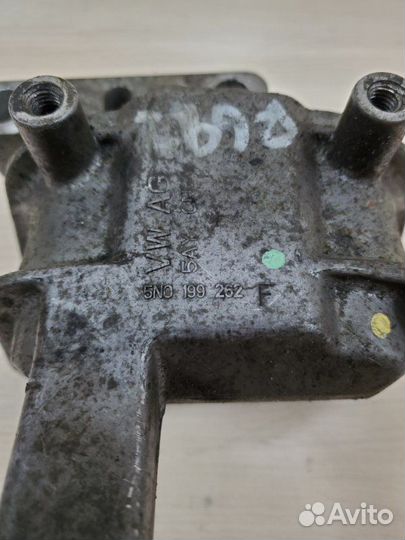 Опора двигателя Audi Q3 8U 2013