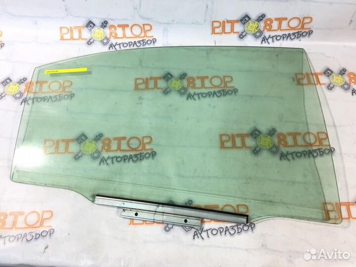 Стекло двери заднее правое Toyota Windom (MCV30)