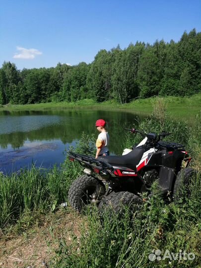 Квадрик AVT Commander 200