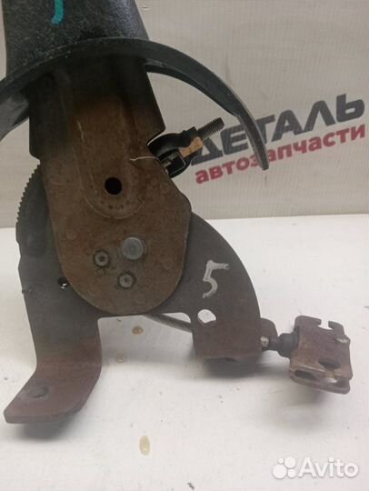 Рычаг стояночного тормоза Mitsubishi Carisma седан