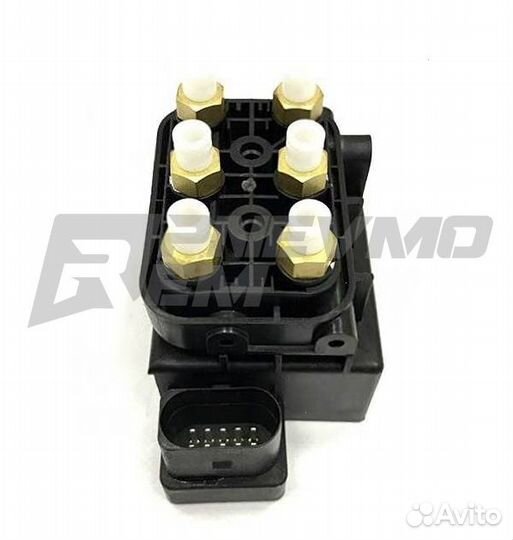 Блок клапанов пневмоподвески Volkswagen Touareg