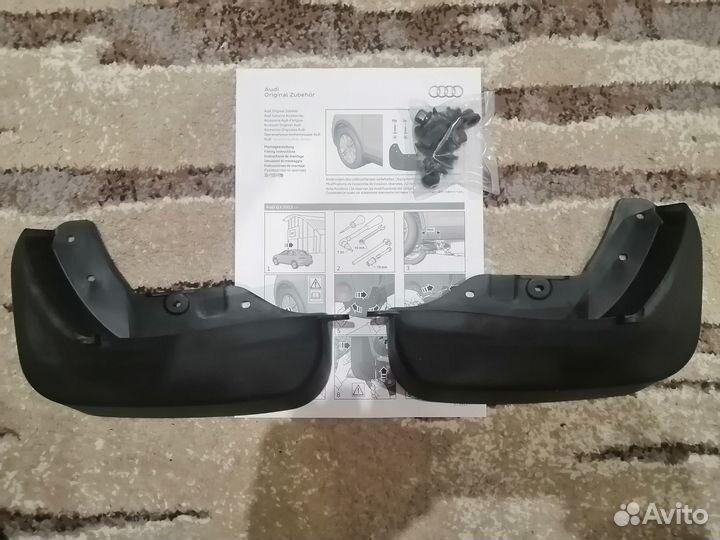 Новый комплект передних брызговиков Audi Q3 2012