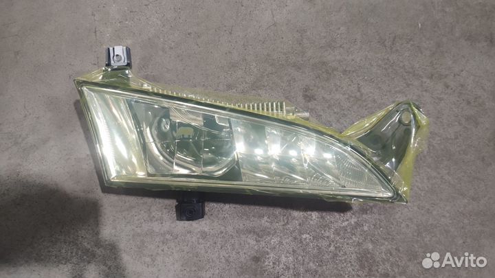 Фара противотуманная правая на технику Scania