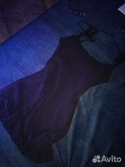 Платье с завязками и замком