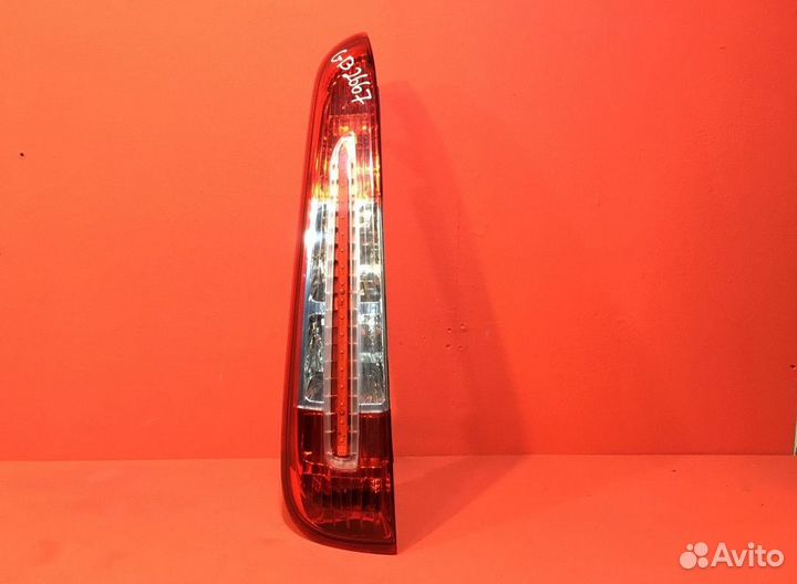 Фонарь для Ford C-MAX qqdb 1798 куб. cv. (Б/У)