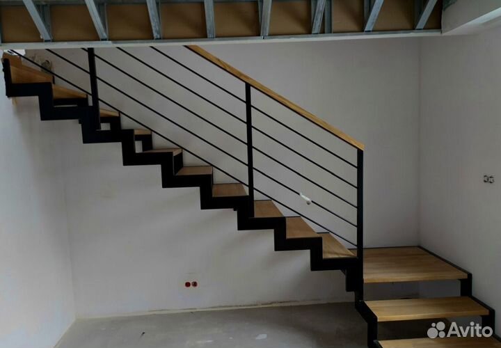 Лестница г-образная на дачу
