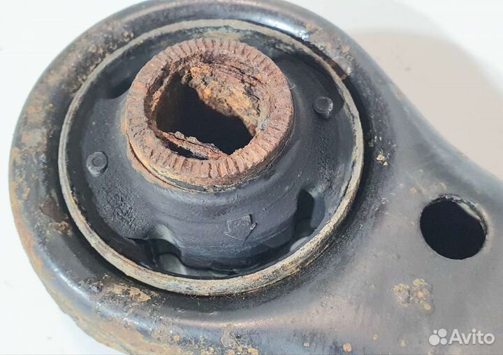 Рычаг передний правый Toyota Avensis T220