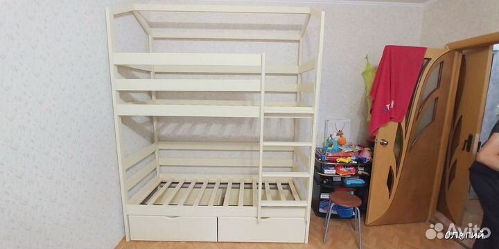 Двухъярусная кровать домик