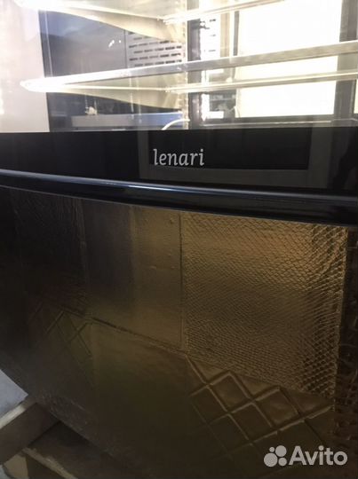 Кондитерская витрина