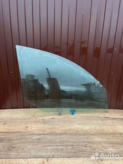 Стекло двери переднее правое Nissan Almera N16 1.5